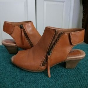 Earth "Kristy" Sandal